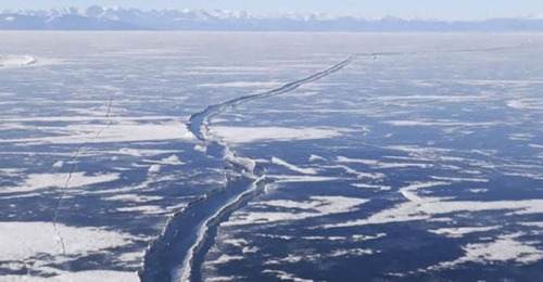 Температурын огцом өөрчлөлт нь гол нуурын мөсөнд хар, цагаан хил үүсгэхэд нөлөөлдөг